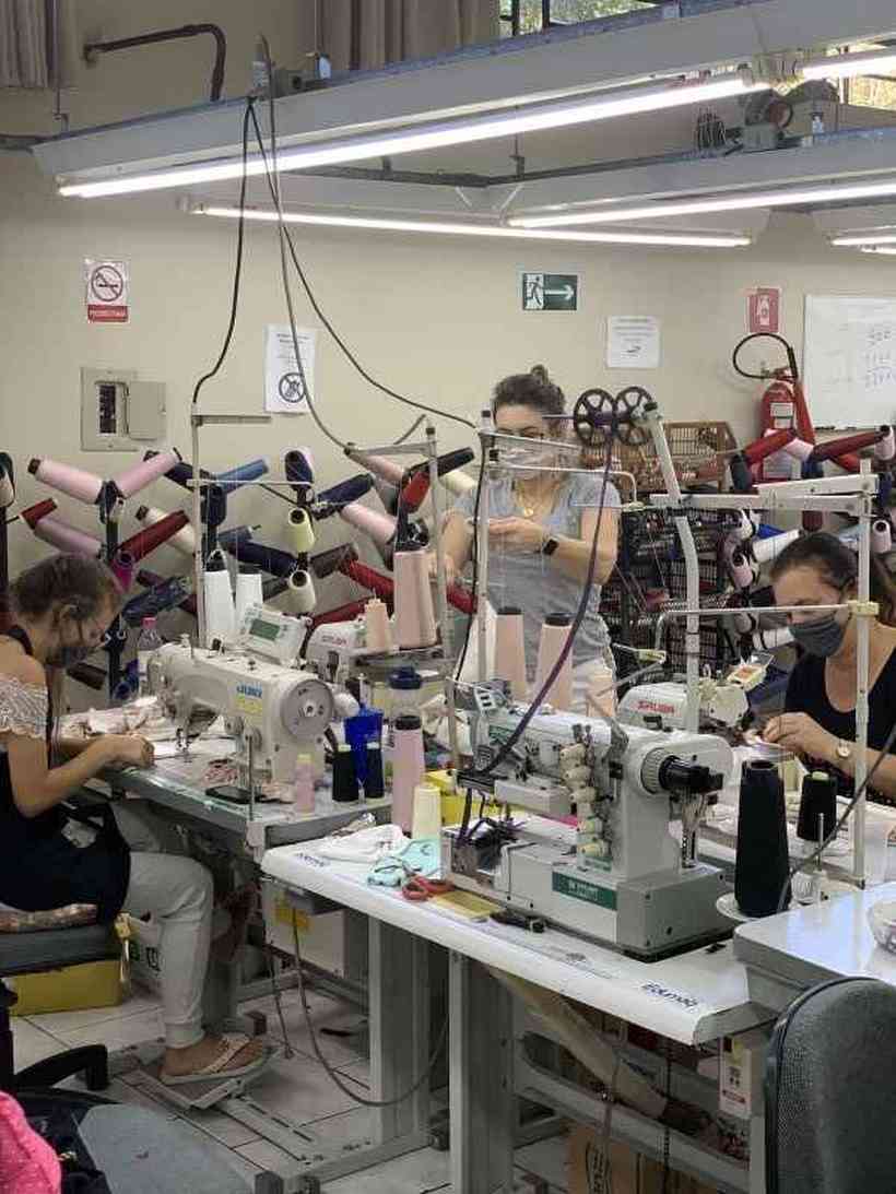 Fábrica da grife de lingerie Indecense troca produção para confeccionar máscaras, produto que está em falta em todo país (Foto: Arquivo pessoal/divulgação )
