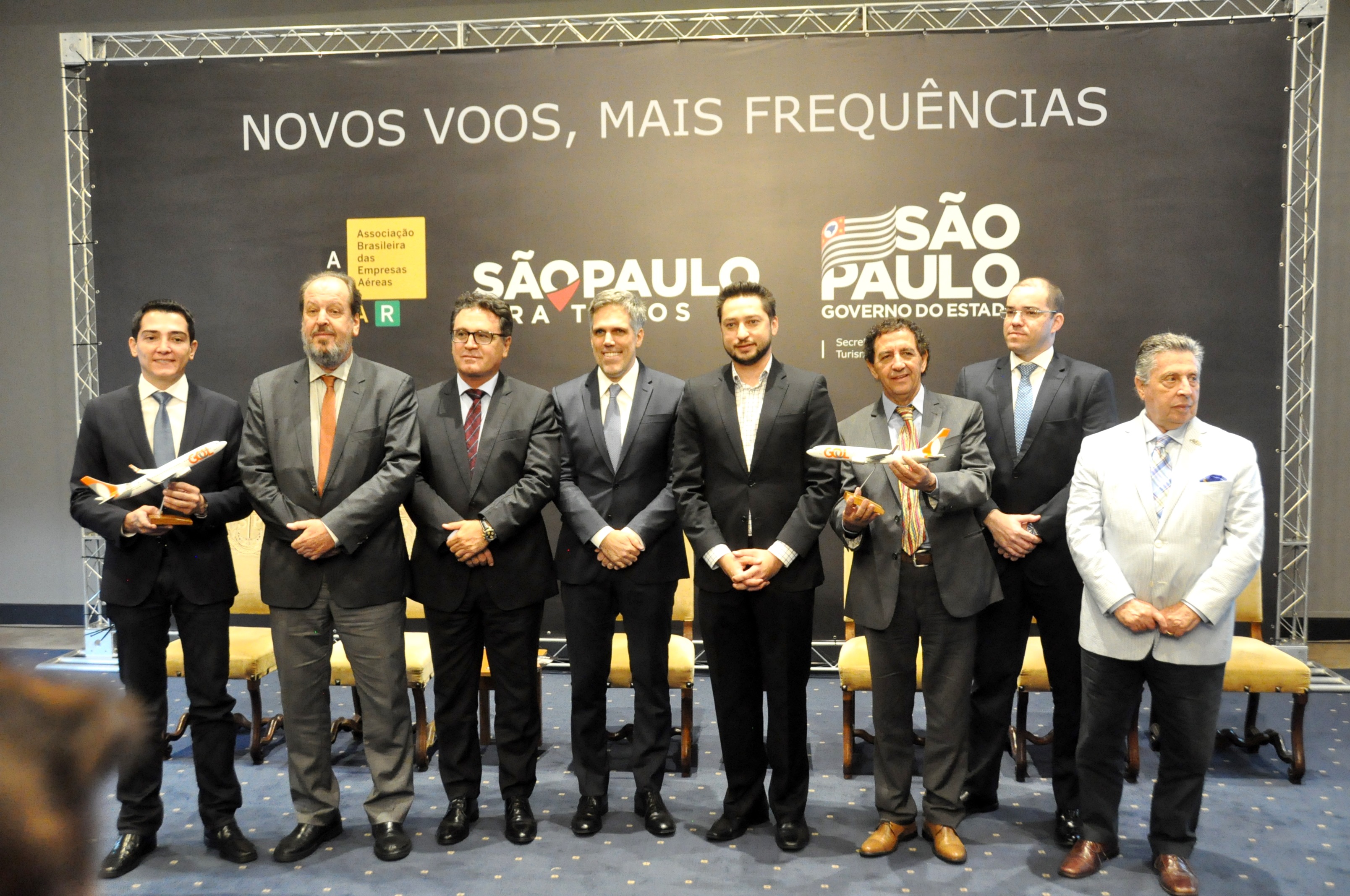 Cerimônia de anúncio de início de voos comerciais em Franca aconteceu em 28 de março, em São Paulo, com a presença de Gilson de Souza
