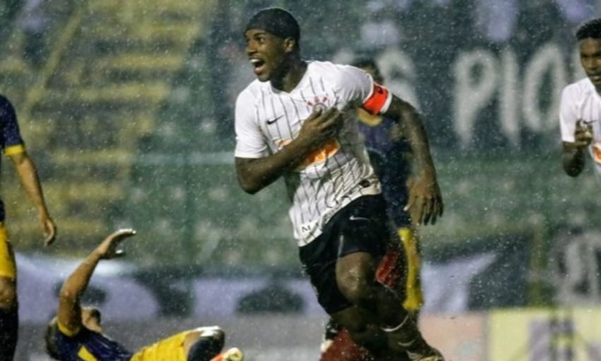 Corinthians está brigando pela liderança no campeonato (Foto: Reprodução)