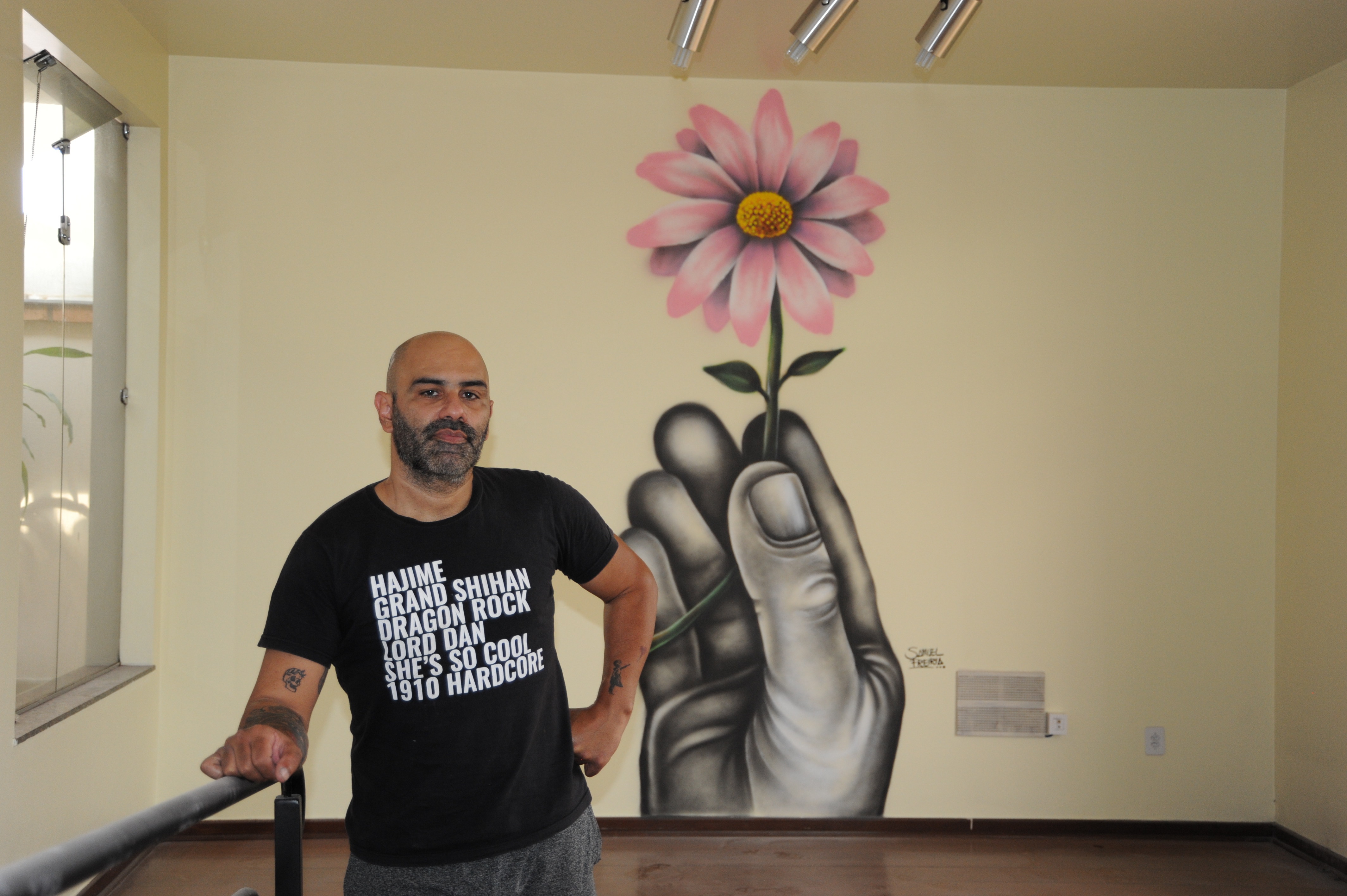 Samuel Freiria, artista plástico que assina as artes que podem ser vistas na nova DDM de Franca