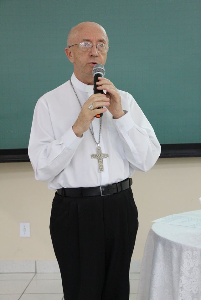 O bispo diocesano Dom Paulo Roberto Beloto concedeu a bênção aos participantes do encontro (Foto: Reprodução)