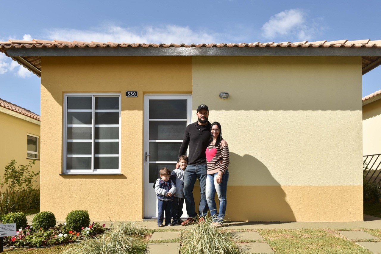 Entre as famílias estava a de Fabíola Cristina de Oliveira e de Fernando Rodrigues de Souza. O casal foi acompanhado dos filhos Lorenzo e Antony, de 5 e 2 anos 