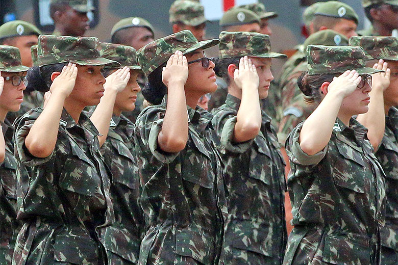 Carreira Militar Feminina: o que é e como funciona?