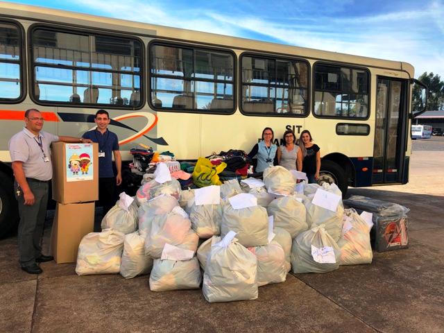 Equipe da Empresa São José com as doações obtidas durante a campanha