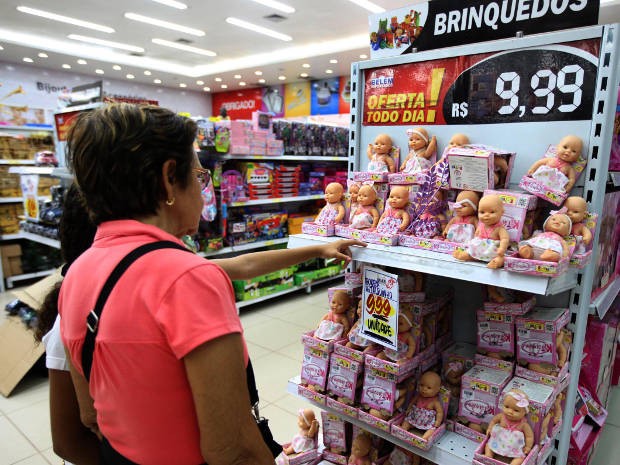 Segundo pesquisa, 90% dos consumidores devem gastar até R$ 500 com presentes no Natal deste ano
