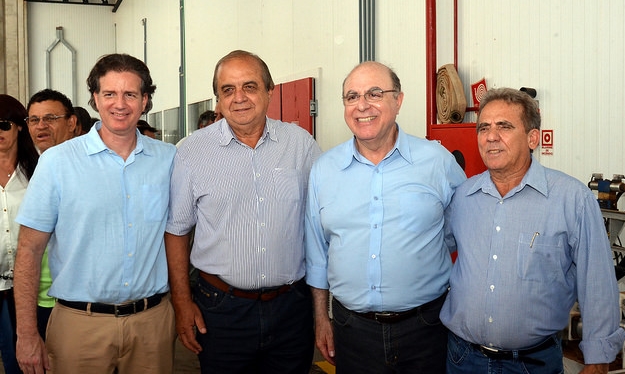 Gustavo Bozzano, da MFoods-MCassab, o ex-prefeito Hugo Lourenço, o Secretário Arnaldo Jardim e o atual prefeito de Rifaina, Abrão Bisco Filho, durante a visita (Foto HR Multimidia)