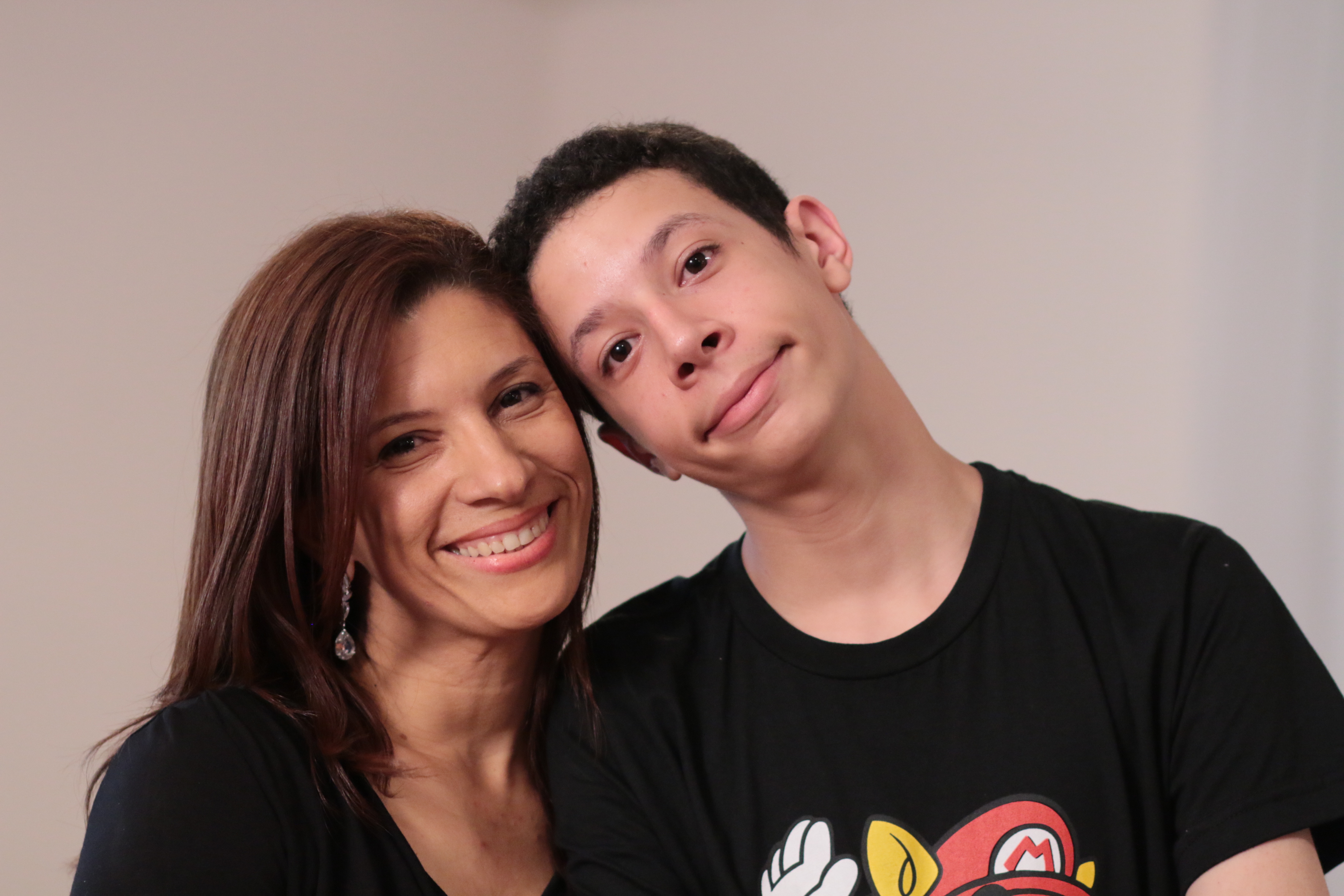 Nicolas com sua mãe Anita, estarão na noite desta terça-feira, 04, em Franca (Foto: Reprodução)