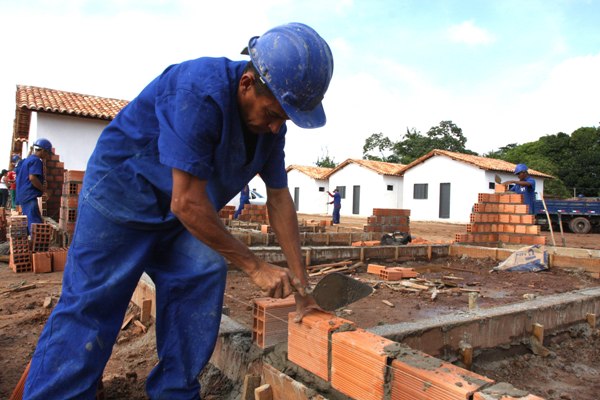 Projeção do SindusCon-SP é de aproximadamente 500 mil demissões até o fim do ano
