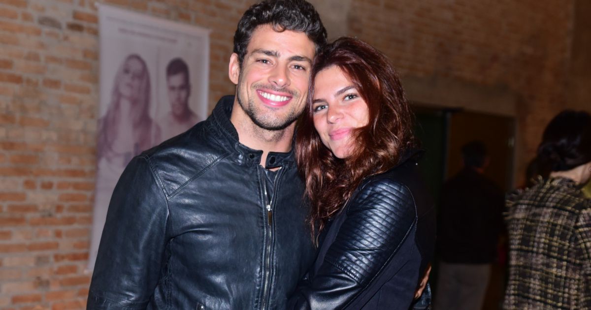 Juntos há 10 meses, o casal decidiu morar junto (Foto: Purepeople)