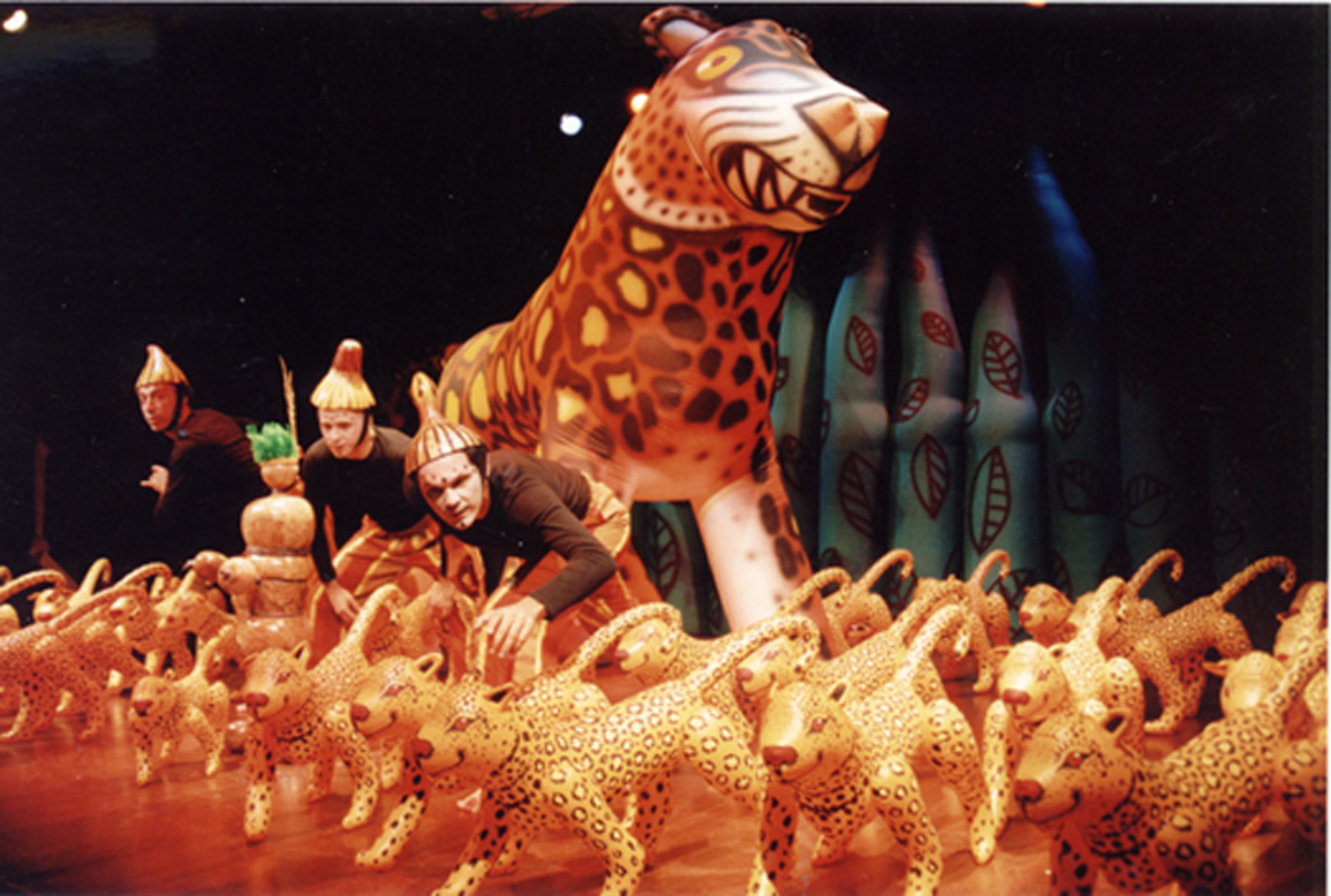 Espetáculo traz teatro de bonecos com música e dança (Foto: Divulgação)