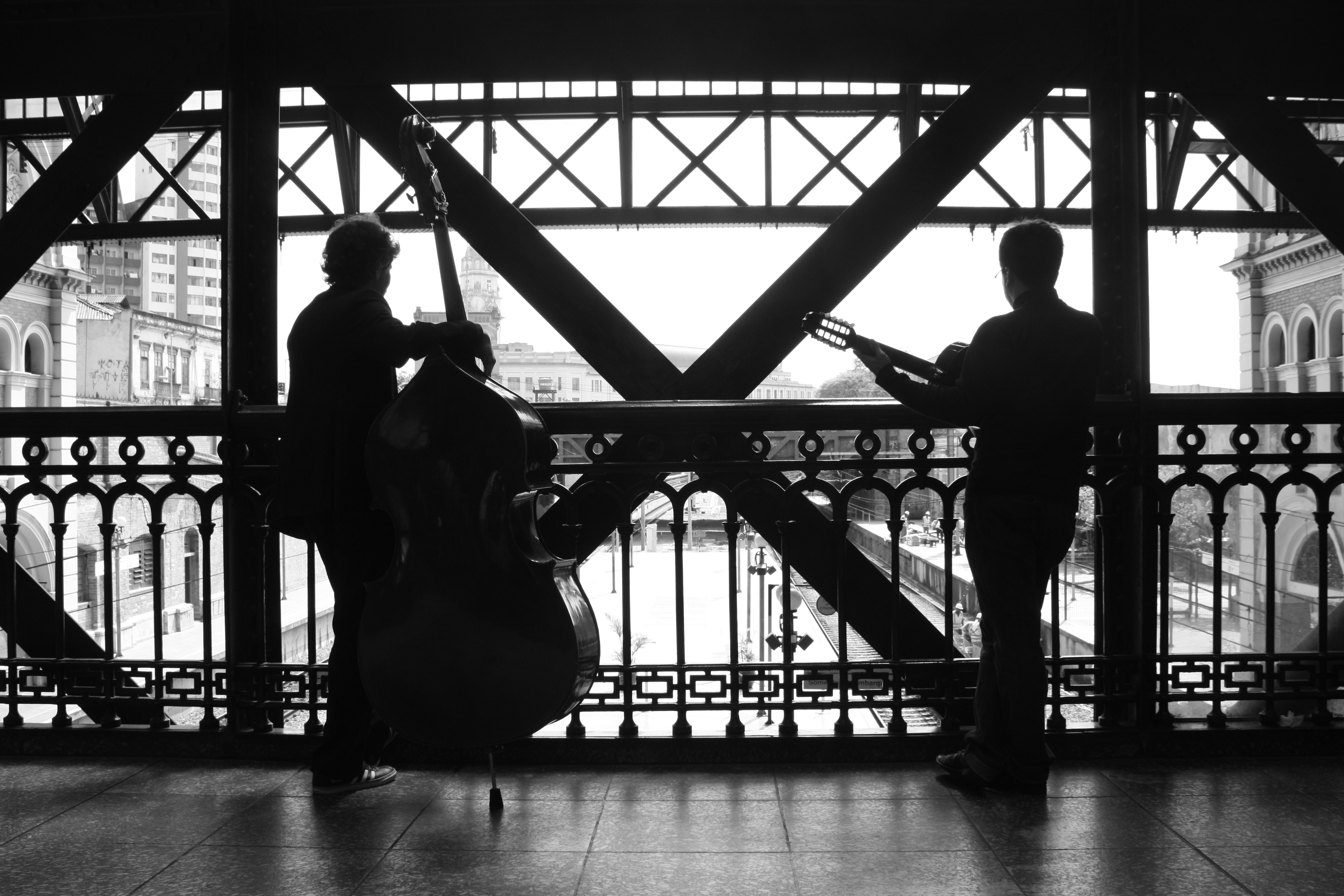 Repertório reúne clássicos da banda, numa roupagem totalmente diferente (Foto: Laura Parreira)