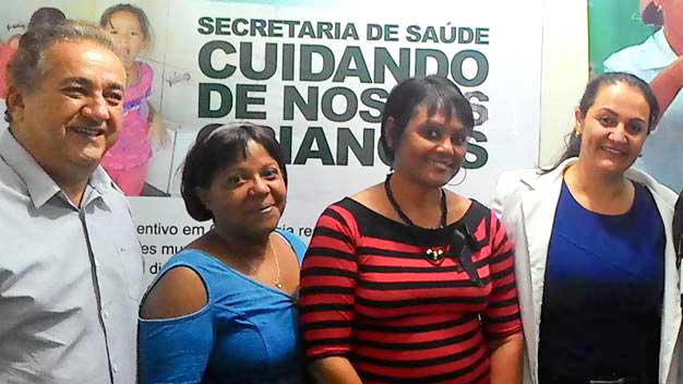 Prefeito e secretária de Saúde de Guaíra recebem novas médicas cubanas (Foto: Reprodução)