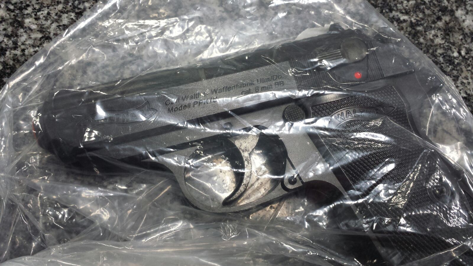 Arma utilizada no assalto era de brinquedo e foi apreendida pela polícia