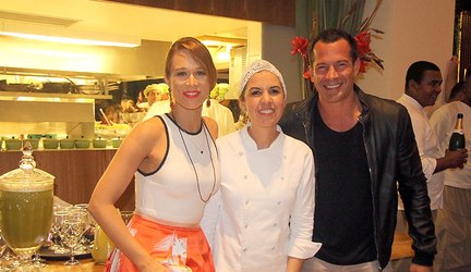 A atriz Mariana Ximenes com a chef Morena Leite e o ator Malvino Salvador (Foto: O Fuxico)