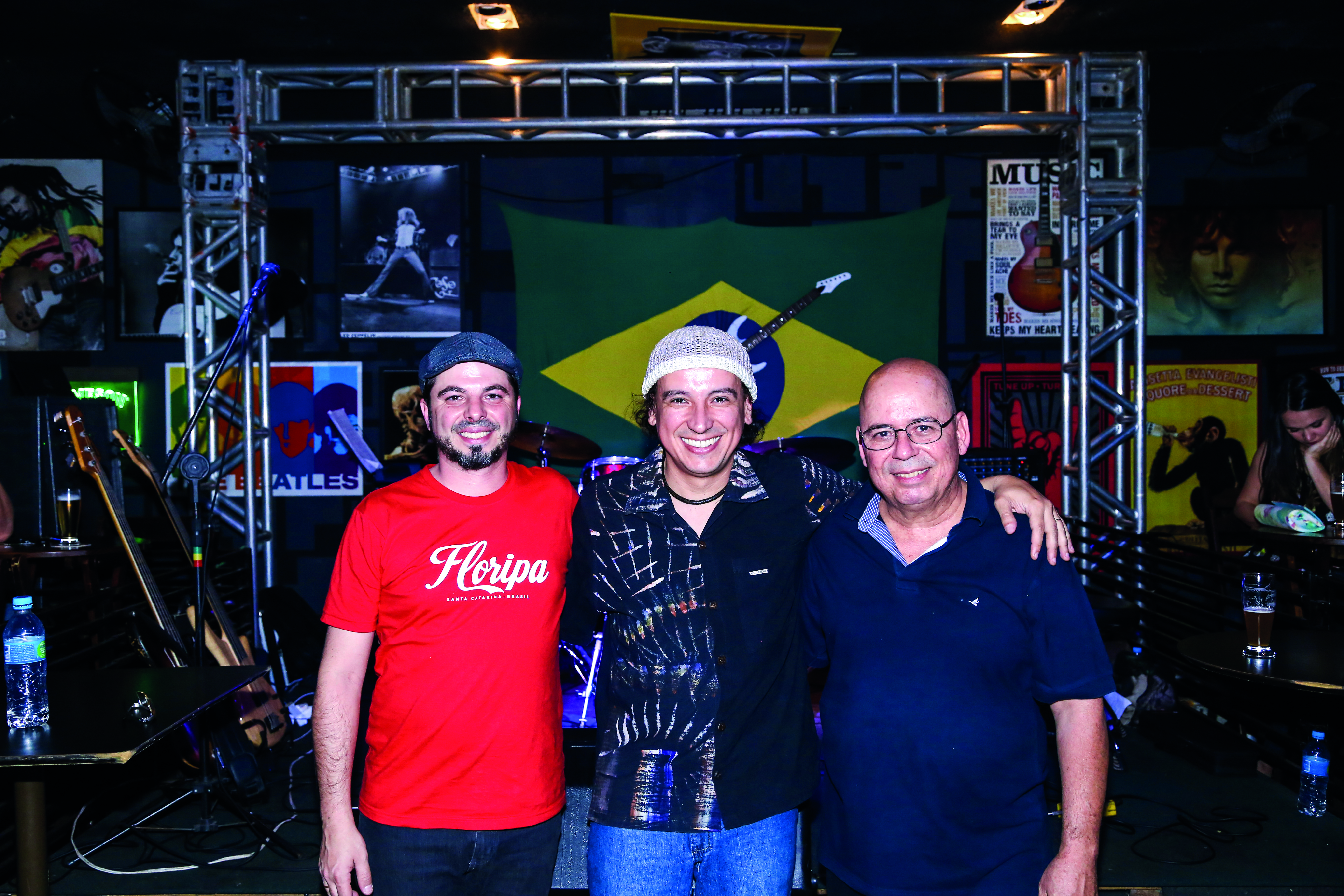 O tecladista Gil Reis, o baixista Eduardo Machado e o baterista Márcio Bahia