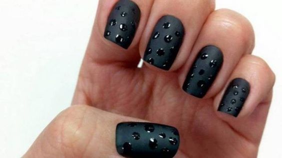 Preto brilhante e preto fosco são uma combinação incrível (Foto: Reprodução)