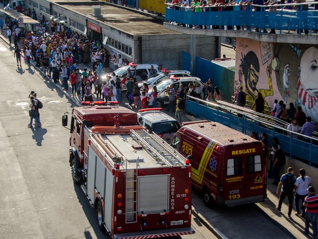 Ameaça de bomba deixou população assustada na Estação Goianazes (Foto: G1)