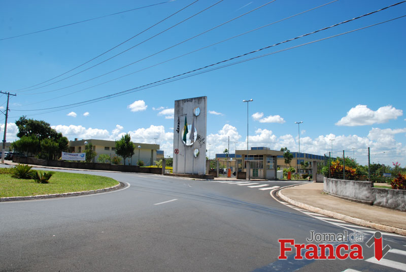 Trabalho realizado está totalmente inserido nas três dimensões fundamentais da Universidade, ou seja, ensino-pesquisa-extensão