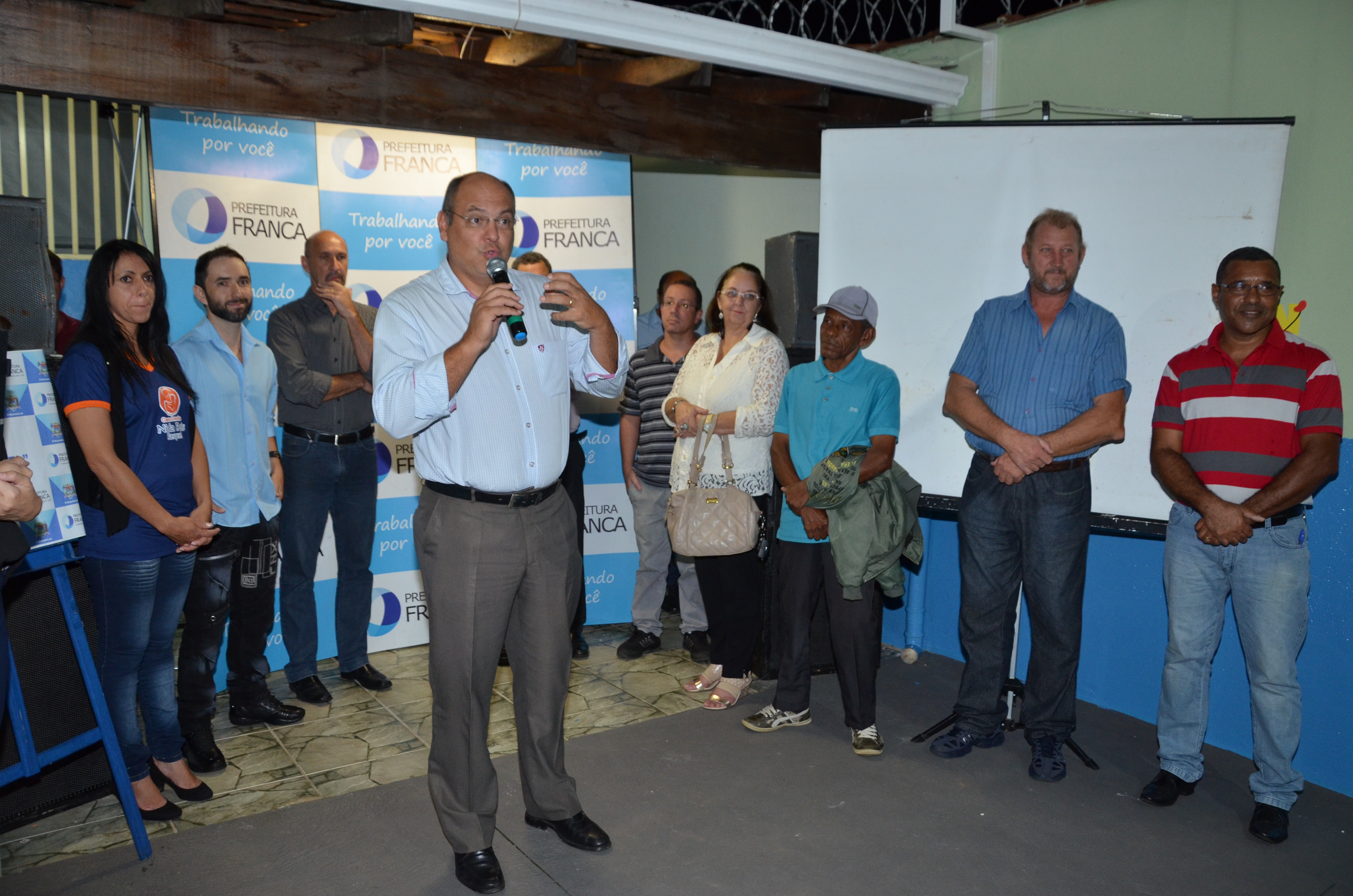 Prefeito Alexandre Ferreira anunciou construção das creches em cerimônia (Foto: Prefeitura de Franca)