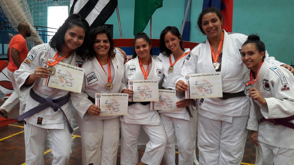 Equipe de judô de Franca comemora as medalhas obtidas e a colocação (Foto: Divulgação)