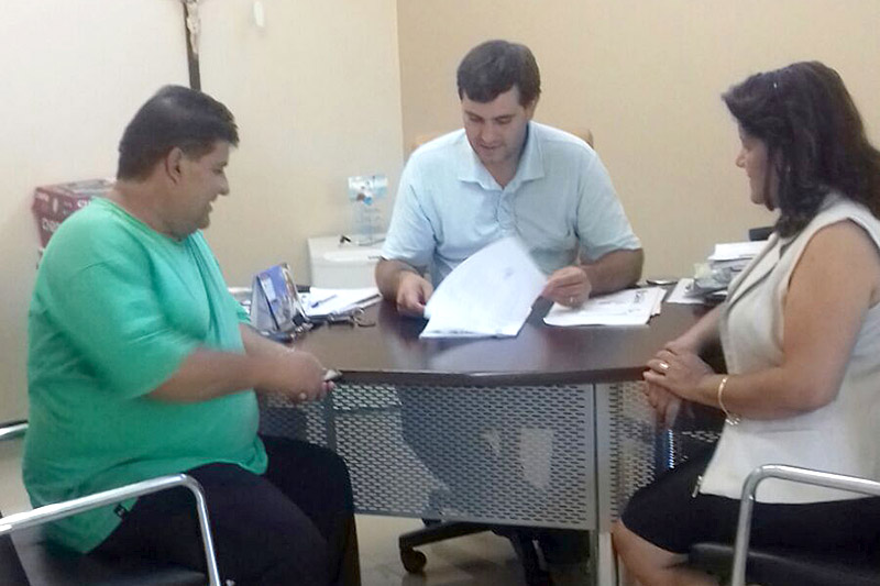 O vereador Reinaldo Gomes, prefeito Juliano Diogo Pereira e a secretária Solange Ferreira (Foto Circuito Regional)