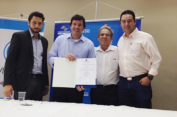 Prefeito Abrão e o secretário Pesaro, com o vice Cidinho (Foto Circuito Regional)