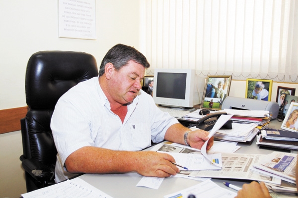 Prefeito Airton Luiz Montanher, de Ribeirão Corrente, libera abono especial aos servidores (Foto HR Multimídia)