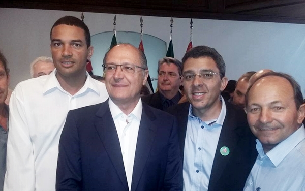 Ricardo e vereadores Denilson e Paulinho Xuxa, com Alckmin