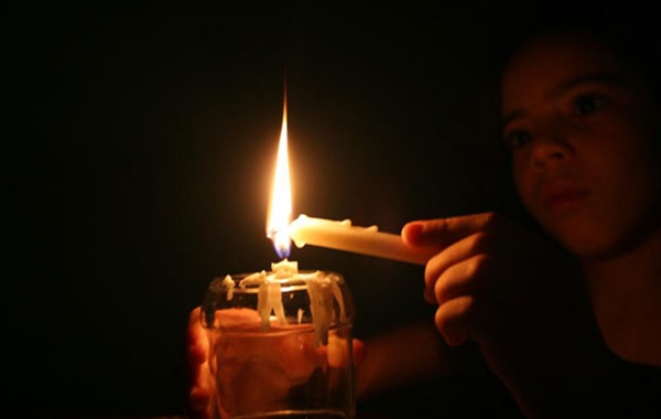 Casamento comunitário em RC foi à luz de velas, não por romantismo, sim por novo apagão (Foto Reprodução)