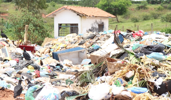 Aterro Sanitário de Pedregulho, antes da limpeza (Foto JF)