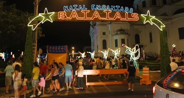 O 3º Natal Encantando de Batatais – A Magia que Transforma – terá artistas locais se apresentando na Praça (Foto Reprodução)