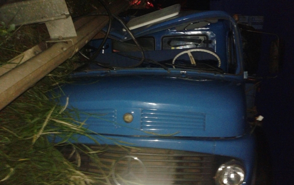 Apesar dos danos no veículo, motorista de 50 anos, morador em Batatais não se feriu (Foto Divulgação PMRv)