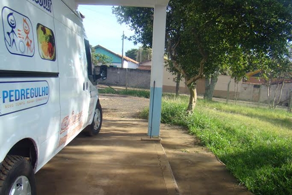 Viatura própria de entrega da Merenda Escolar (Foto Circuito Regional)