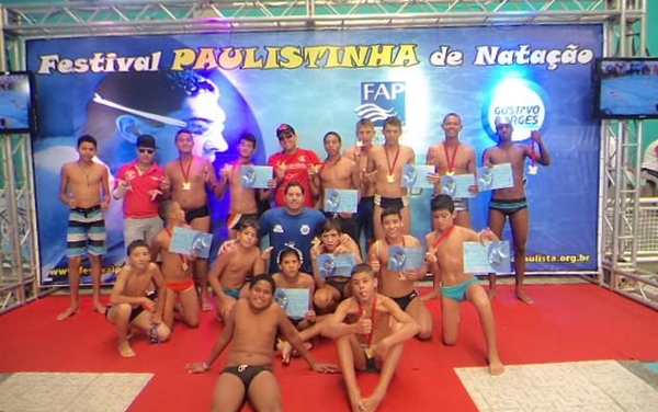 Nadadores do professor Luizinho caem na água neste domingo, na ARP