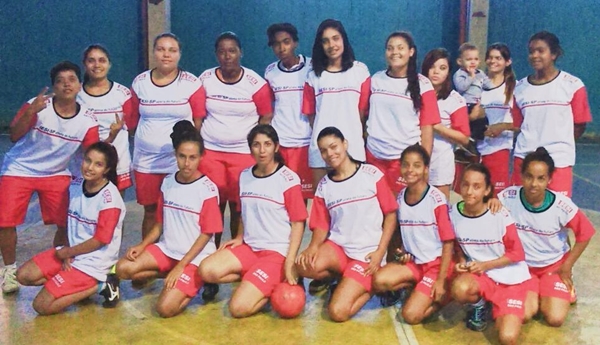 Meninas têm novo uniforme para a temporada (Circuito Regional)
