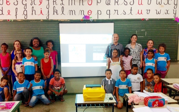 Prefeito de Guará, José Aboud, com alunos da rede (Circuito Regional)