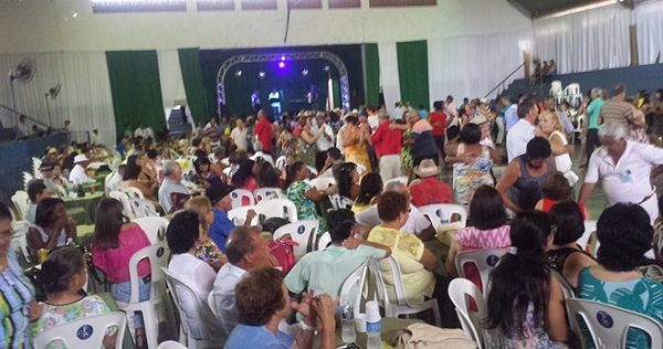 Jeriquarenses se animaram com Ginásio de Esportes da cidade lotado pelos grupos do consórcio da Melhor Idade (Foto HR Comunicação Multimídia)