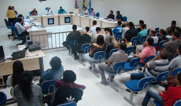Servidores acompanham sessão da Câmara (Circuito Regional)
