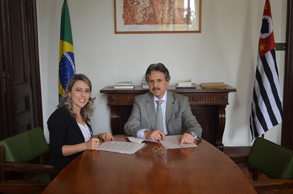 Prefeita Celinha, de São José com Secretário adjunto da Justiça e da Defesa da Cidadania do Estado de SP, Luiz Madureira (Foto SJ)