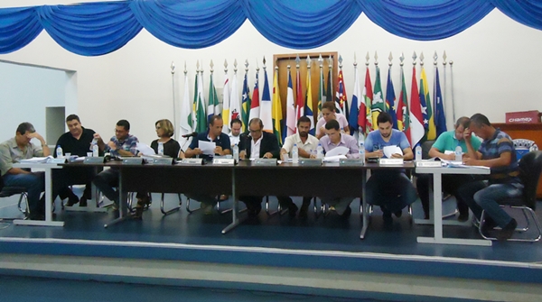 Votação da LDO e do Orçamento Fiscal 2016 contou com a presença dos 11 vereadores de Pedregulho (Foto HR Multimídia)