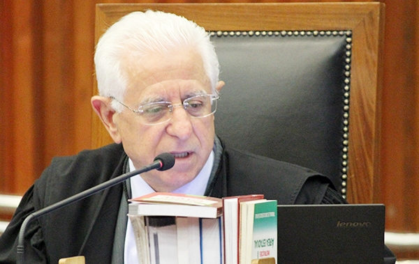 Sidney Beraldo, do TCE, presidiu a sessão de julgamento