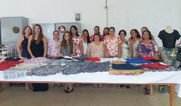 Formandas usaram roupas confeccionadas por elas próprias durante o Curso de Corte e Costura