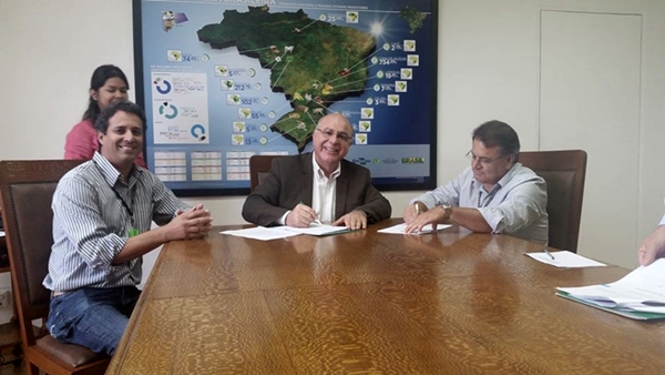 Vereador Éder, secretário Arnaldo Jardim e o Prefeito Sebastião Henrique Dal Piccolo - Tião, durante a audiência (Foto HR Multimídia)