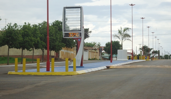 Relógio e termômetro digitais foram instalados na Avenida Perimetral de RC (Foto HR Multimídia)