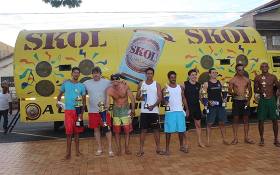 Atletas que disputaram o Torneio de Vôlei de Praia em Rifaina