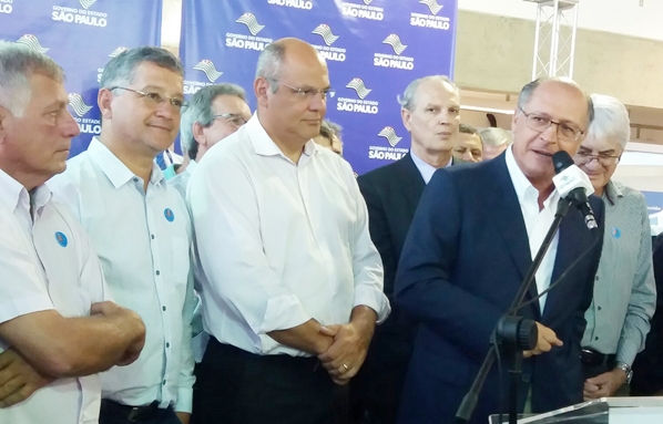 Prefeito Zezinho do Galego com o prefeito de Franca, Alexandre Ferreira e o Governador Geraldo Alckmin (Foto HR Multimídia)