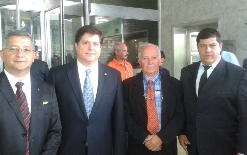 Prefeito de Pedregulho, Zezinho do Galego, com o Deputado Federal Baleia Rossi (PMDB-SP), com o secretário Antônio Carlos Mendonça e o Diretor Célio Ferreira (Foto Divulgação)