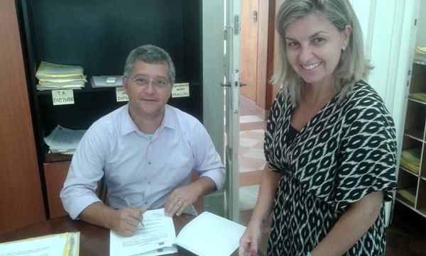Prefeito Zezinho do Galego assinou convênio na Capital (Foto Circuito Regional)