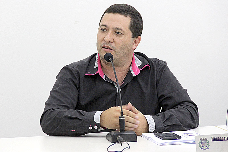 O vereador Honoroalde Carrijo, apresentou a moção (Foto Circuito Regional)