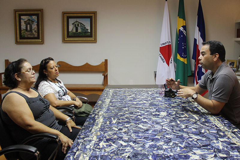 O prefeito Bruno Scalon(PSD) em reunião sobre a escola técnica (Foto Circuito Regional)